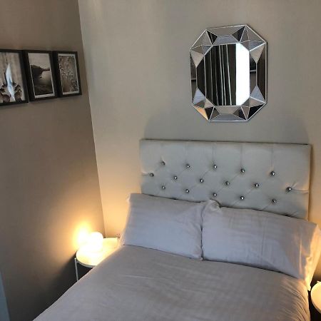 3 Double Bed Brittania Styled Central Home Near Lfc Sleeps 6 With Free Business Super Fast Fibre Broadband 利物浦 外观 照片