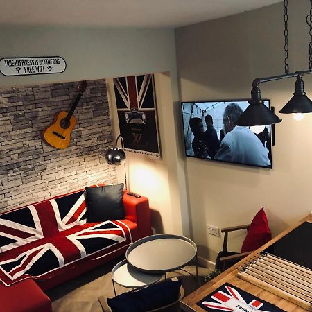 3 Double Bed Brittania Styled Central Home Near Lfc Sleeps 6 With Free Business Super Fast Fibre Broadband 利物浦 外观 照片